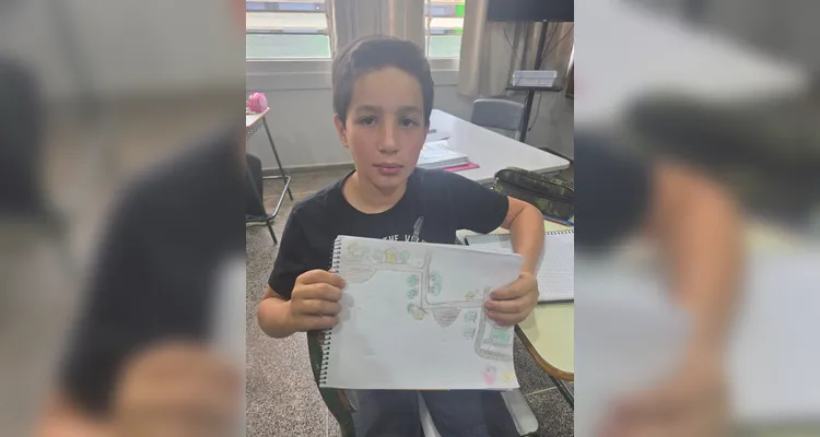 Os alunos criaram maquetes, mapas com trajetos até a escola, utilizaram um conteúdo do Vamos Ler e entrevistaram o motorista do ônibus escolar.