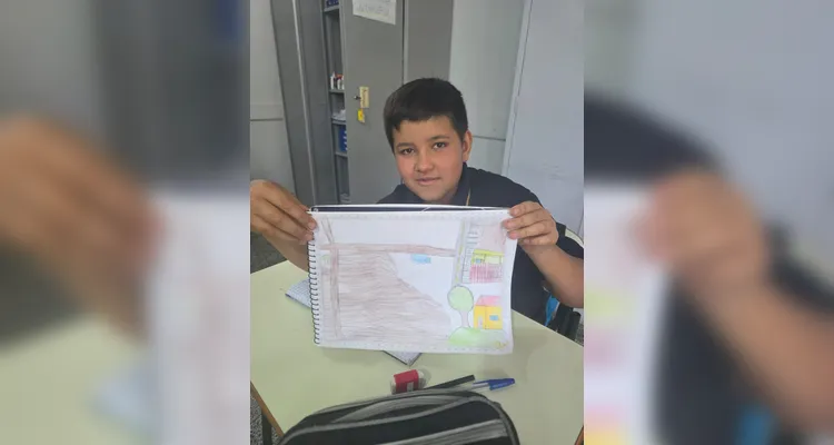 Os alunos criaram maquetes, mapas com trajetos até a escola, utilizaram um conteúdo do Vamos Ler e entrevistaram o motorista do ônibus escolar.