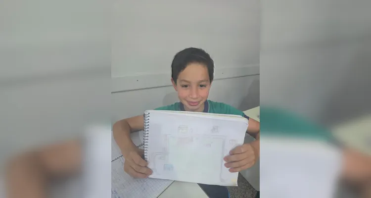 Os alunos criaram maquetes, mapas com trajetos até a escola, utilizaram um conteúdo do Vamos Ler e entrevistaram o motorista do ônibus escolar.