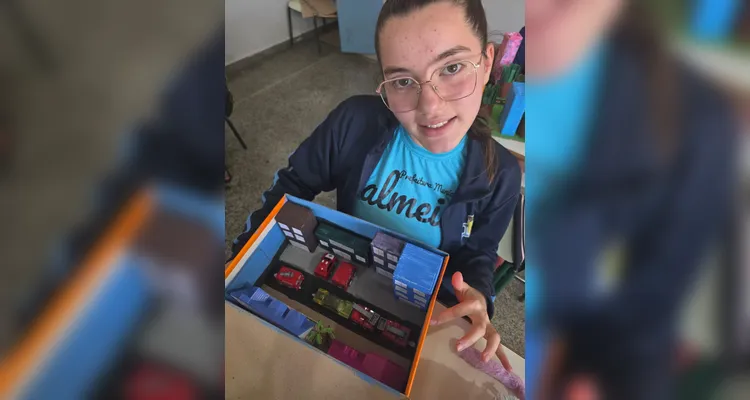 Os alunos criaram maquetes, mapas com trajetos até a escola, utilizaram um conteúdo do Vamos Ler e entrevistaram o motorista do ônibus escolar.