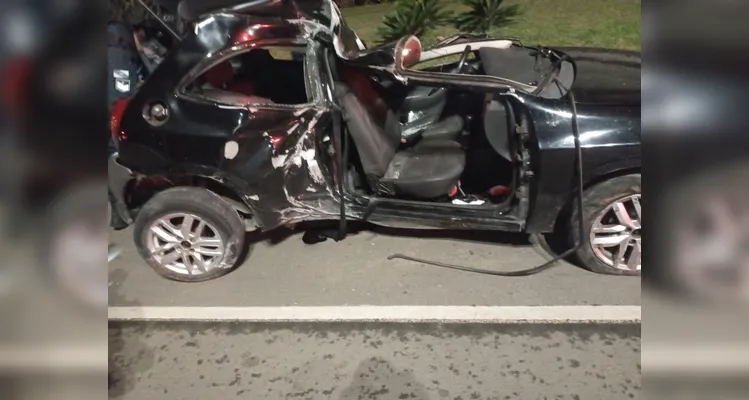 Motorista embriagado colide contra poste e vai preso em PG