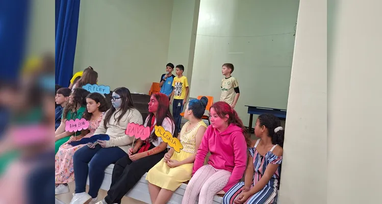 A apresentação da turma recebeu muitos elogios de colegas, familiares e profissionais que assistiram e ficaram tocados pelo tema.