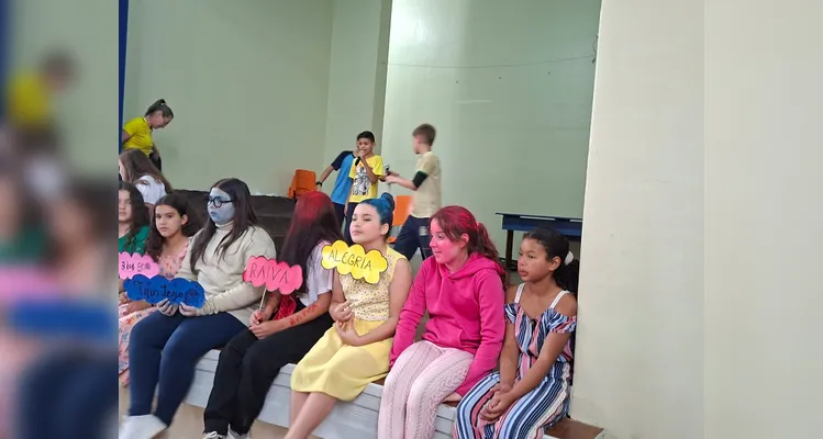 A apresentação da turma recebeu muitos elogios de colegas, familiares e profissionais que assistiram e ficaram tocados pelo tema.