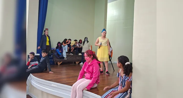 A apresentação da turma recebeu muitos elogios de colegas, familiares e profissionais que assistiram e ficaram tocados pelo tema.