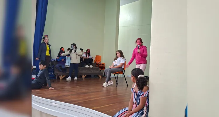 A apresentação da turma recebeu muitos elogios de colegas, familiares e profissionais que assistiram e ficaram tocados pelo tema.