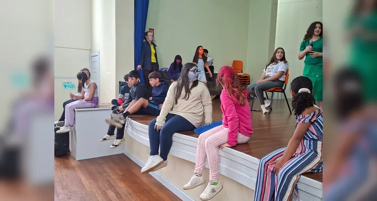 A apresentação da turma recebeu muitos elogios de colegas, familiares e profissionais que assistiram e ficaram tocados pelo tema.