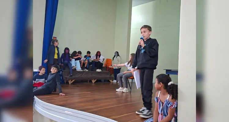 A apresentação da turma recebeu muitos elogios de colegas, familiares e profissionais que assistiram e ficaram tocados pelo tema.