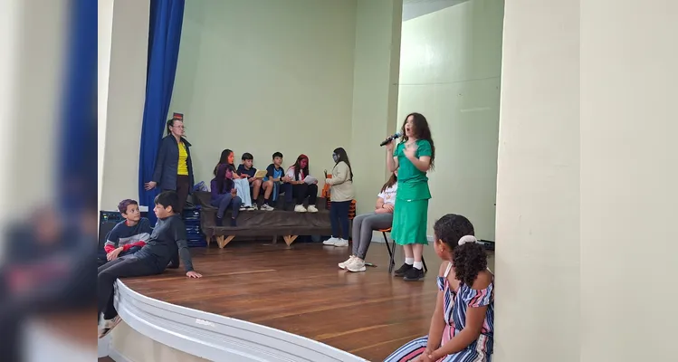 A apresentação da turma recebeu muitos elogios de colegas, familiares e profissionais que assistiram e ficaram tocados pelo tema.