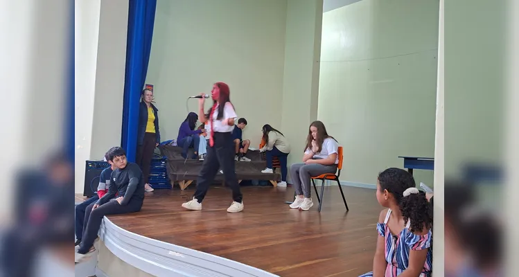 A apresentação da turma recebeu muitos elogios de colegas, familiares e profissionais que assistiram e ficaram tocados pelo tema.