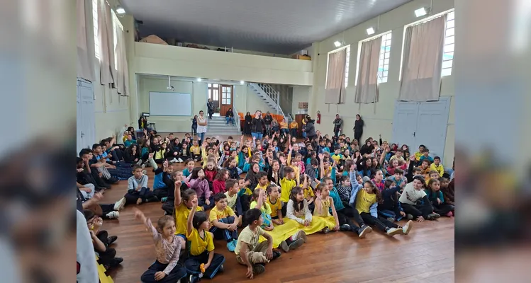 A apresentação da turma recebeu muitos elogios de colegas, familiares e profissionais que assistiram e ficaram tocados pelo tema.