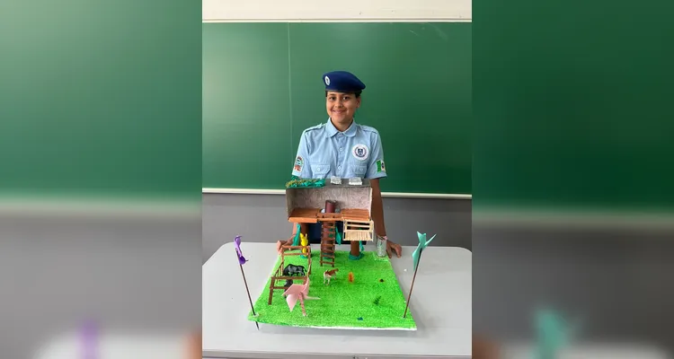 Após assistirem ao conteúdo, a turma se dividiu em grupos e confeccionou maquetes de casas sustentáveis. O resultado foi exposto aos colegas de outras turmas.