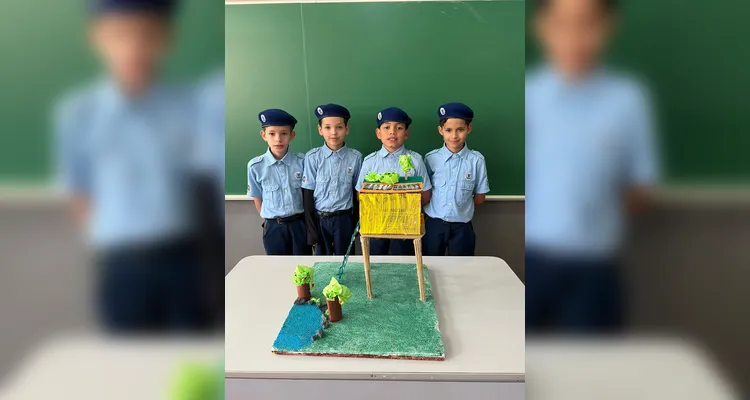 Após assistirem ao conteúdo, a turma se dividiu em grupos e confeccionou maquetes de casas sustentáveis. O resultado foi exposto aos colegas de outras turmas.