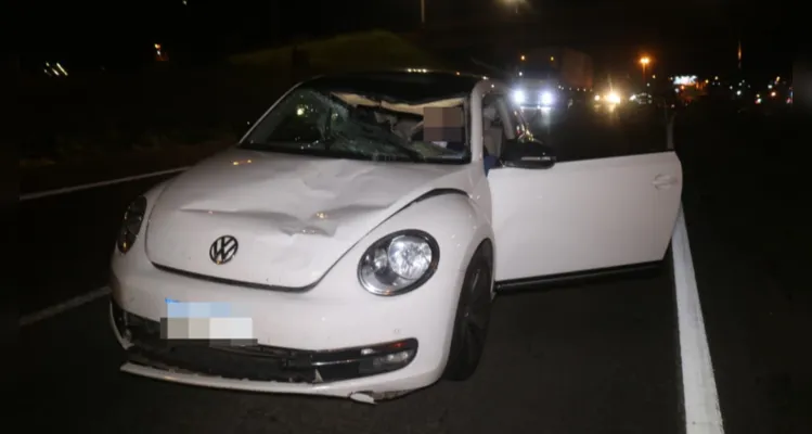 Uma das vítimas foi atropelada por um carro, a outra por um caminhão.