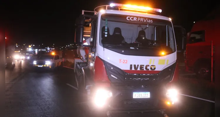 A CCR PRVias esteve no local para realizar os procedimentos cabíveis.