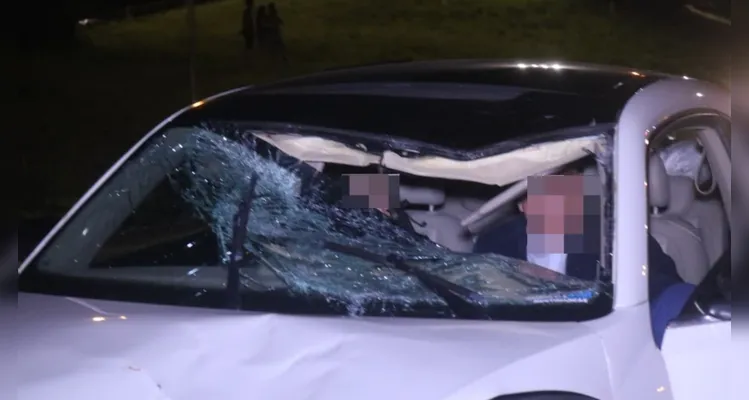 Uma das vítimas foi atropelada por um carro, a outra por um caminhão.