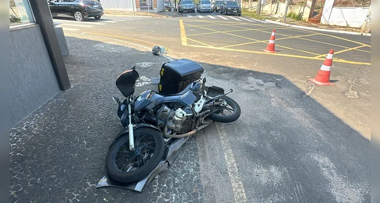 Motociclista tem fratura exposta após batida entre carro e moto em PG