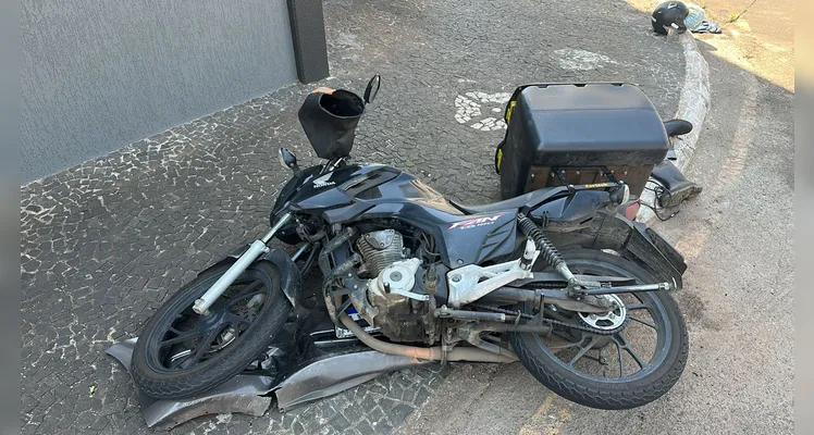 Motociclista tem fratura exposta após batida entre carro e moto em PG