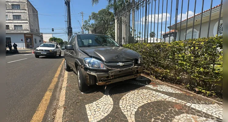 Motociclista tem fratura exposta após batida entre carro e moto em PG