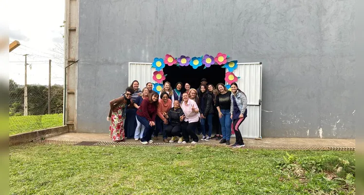 A proposta reuniu toda a comunidade escolar e contou com a presença de autoridades locais.