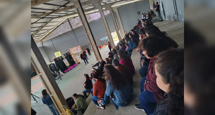 A proposta reuniu toda a comunidade escolar e contou com a presença de autoridades locais.