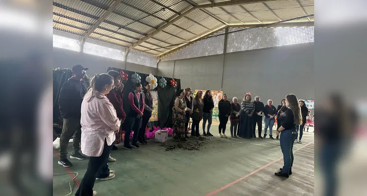 A proposta reuniu toda a comunidade escolar e contou com a presença de autoridades locais.