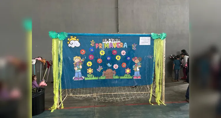 A proposta reuniu toda a comunidade escolar e contou com a presença de autoridades locais.