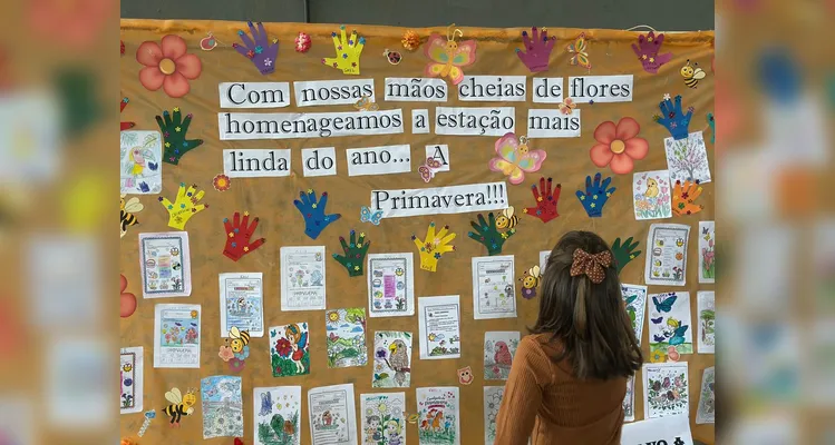 A proposta reuniu toda a comunidade escolar e contou com a presença de autoridades locais.