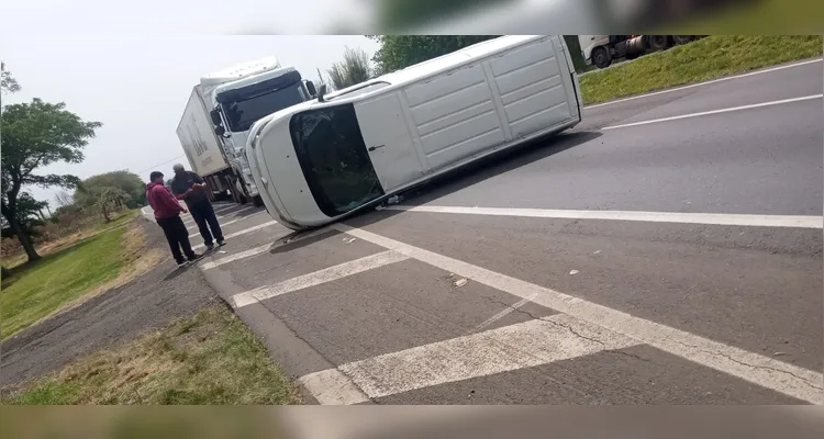 Conforme informações, ambos os condutores não se feriram gravemente.