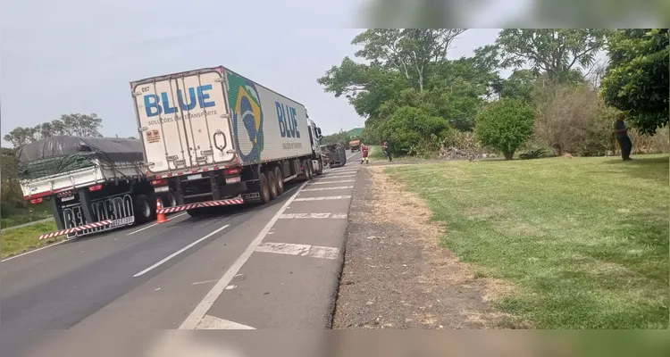 Conforme informações, ambos os condutores não se feriram gravemente.