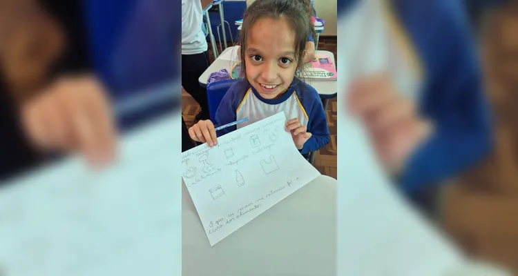 Enquanto assistiam ao conteúdo, os alunos anotaram e desenharam pontos e informações importantes.