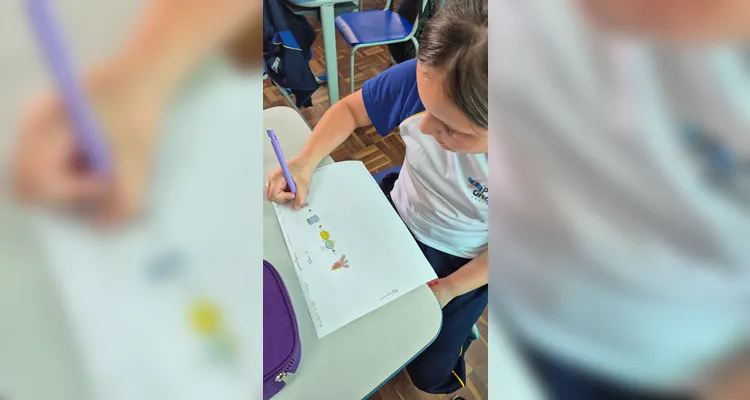Enquanto assistiam ao conteúdo, os alunos anotaram e desenharam pontos e informações importantes.