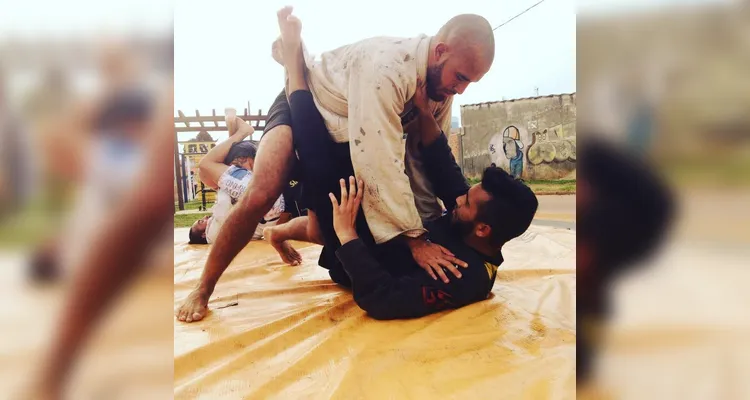 Rickson Zenidim viaja para Rússia em evento internacional de MMA