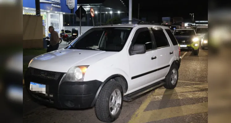 A idosa foi arremessada contra uma Ford EcoSport.