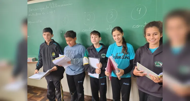 A turma se dividiu em dois grupos durante o principal debate, um favorável a utilização de celulares e outro contrário.