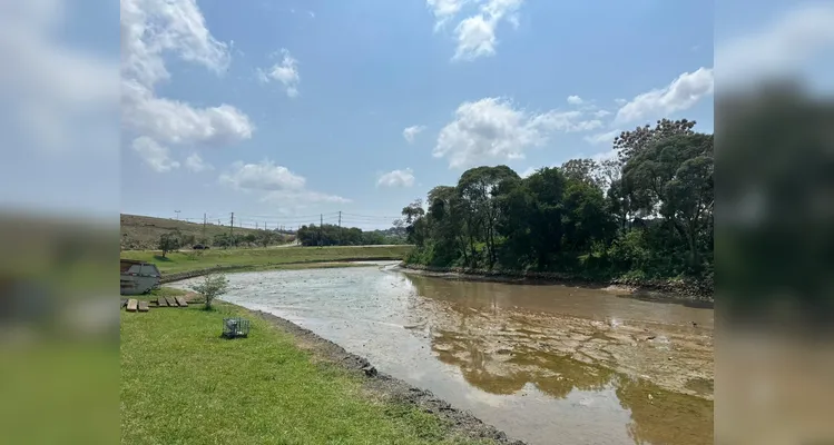 Lago de Olarias seca durante período de estudo para o desassoreamento