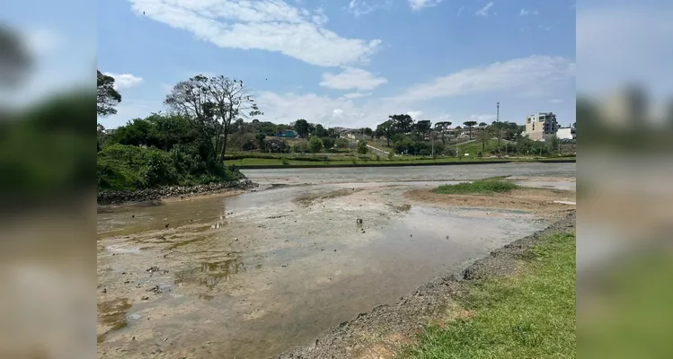 Lago de Olarias seca durante período de estudo para o desassoreamento