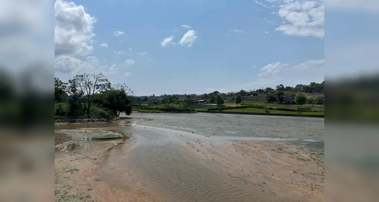 Lago de Olarias seca durante período de estudo para o desassoreamento
