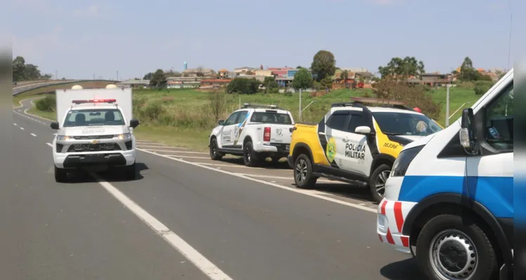 Caminhão tombou e motorista morreu