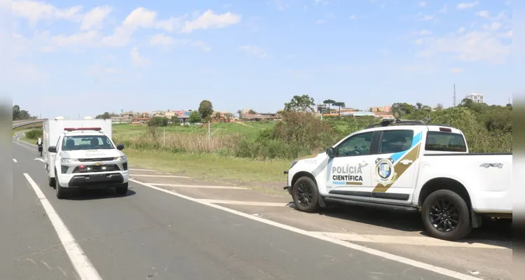 Caminhão tombou e motorista morreu