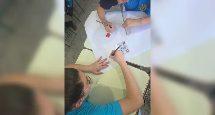 A classe realizou debates, confeccionou cartazes, distribuiu flores e mensagens positivas e gravou uma paródia educativa sobre o tema.