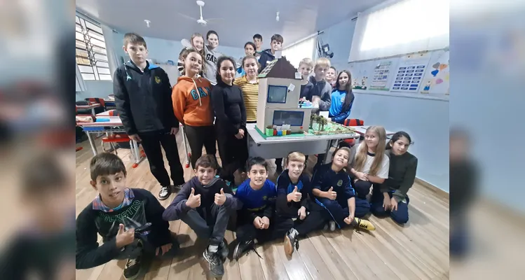 A proposta final realizada pela turma envolveu a criação de uma maquete.