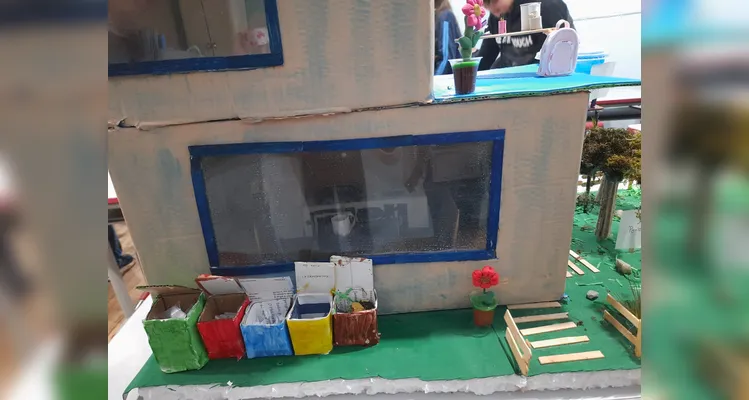 A proposta final realizada pela turma envolveu a criação de uma maquete.