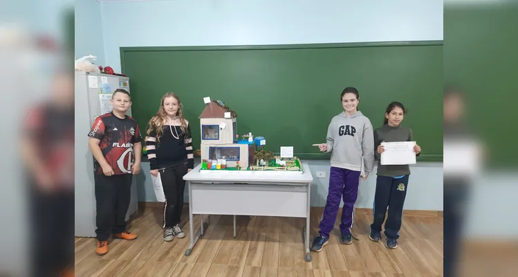 A proposta final realizada pela turma envolveu a criação de uma maquete.