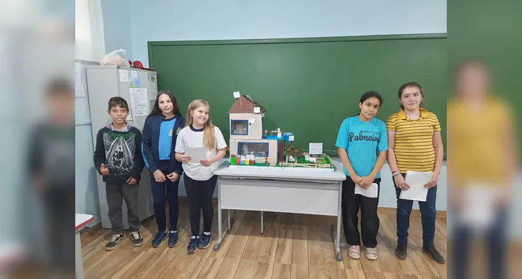 A proposta final realizada pela turma envolveu a criação de uma maquete.