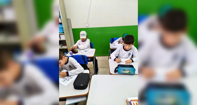 Confira os trabalhos dos alunos em sala de aula.