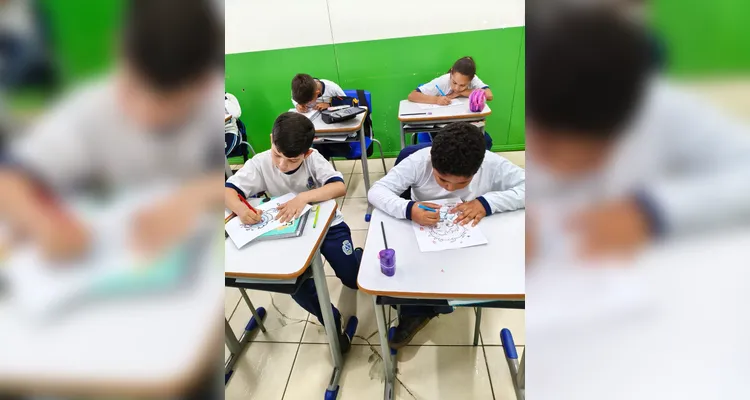 Confira os trabalhos dos alunos em sala de aula.