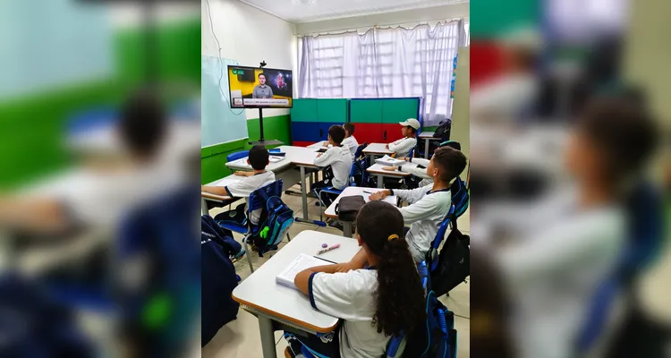 Confira os trabalhos dos alunos em sala de aula.