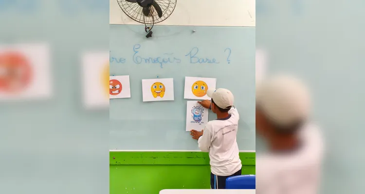 Confira os trabalhos dos alunos em sala de aula.