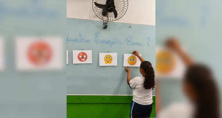 Confira os trabalhos dos alunos em sala de aula.