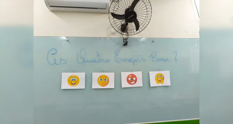 Confira os trabalhos dos alunos em sala de aula.